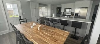 Indulge in Coastal Luxury: Unforgettable Waterfront Getaway! Multiple Families! 