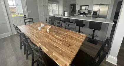 Indulge in Coastal Luxury: Unforgettable Waterfront Getaway! Multiple Families!