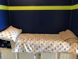 1 bedroom, in-room safe, free WiFi, bed sheets