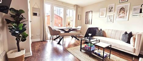 TV connectée de 55 pouces avec chaînes numériques