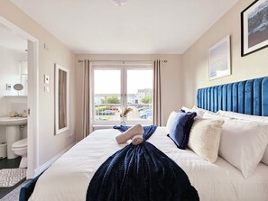 Hus | 5 soverom, blendingsgardiner, strykejern/-brett og wi-fi (inkludert)