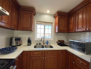 Private kitchen - Cheerful 4-bedroom home with indoor fireplace
 (Garden Grove)