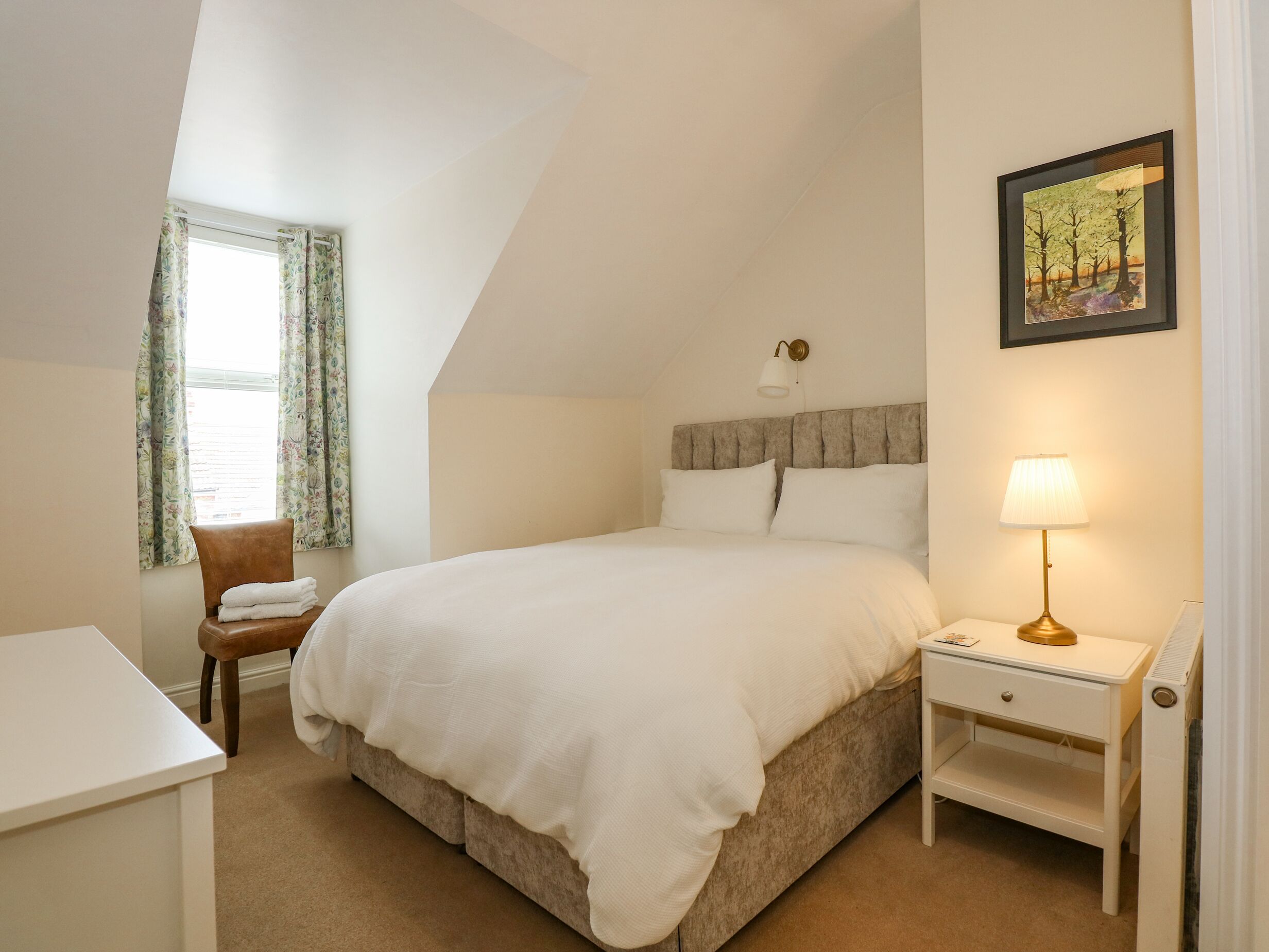 4 bedrooms, individually decorated, individually furnished, free WiFi