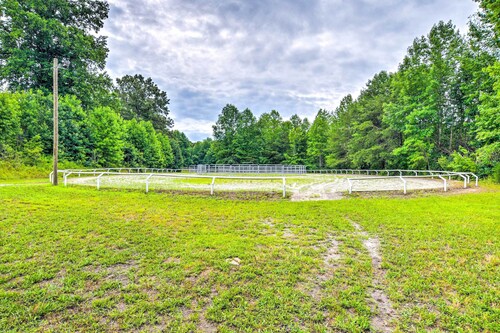 Landrum Farmhouse Retreat: Deck & Swim Spa
