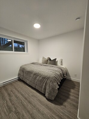 4 habitaciones, tabla de planchar con plancha, wifi y ropa de cama