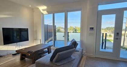 A Symphony of Style & Luxury: Dive into Our Elite Townhouse!