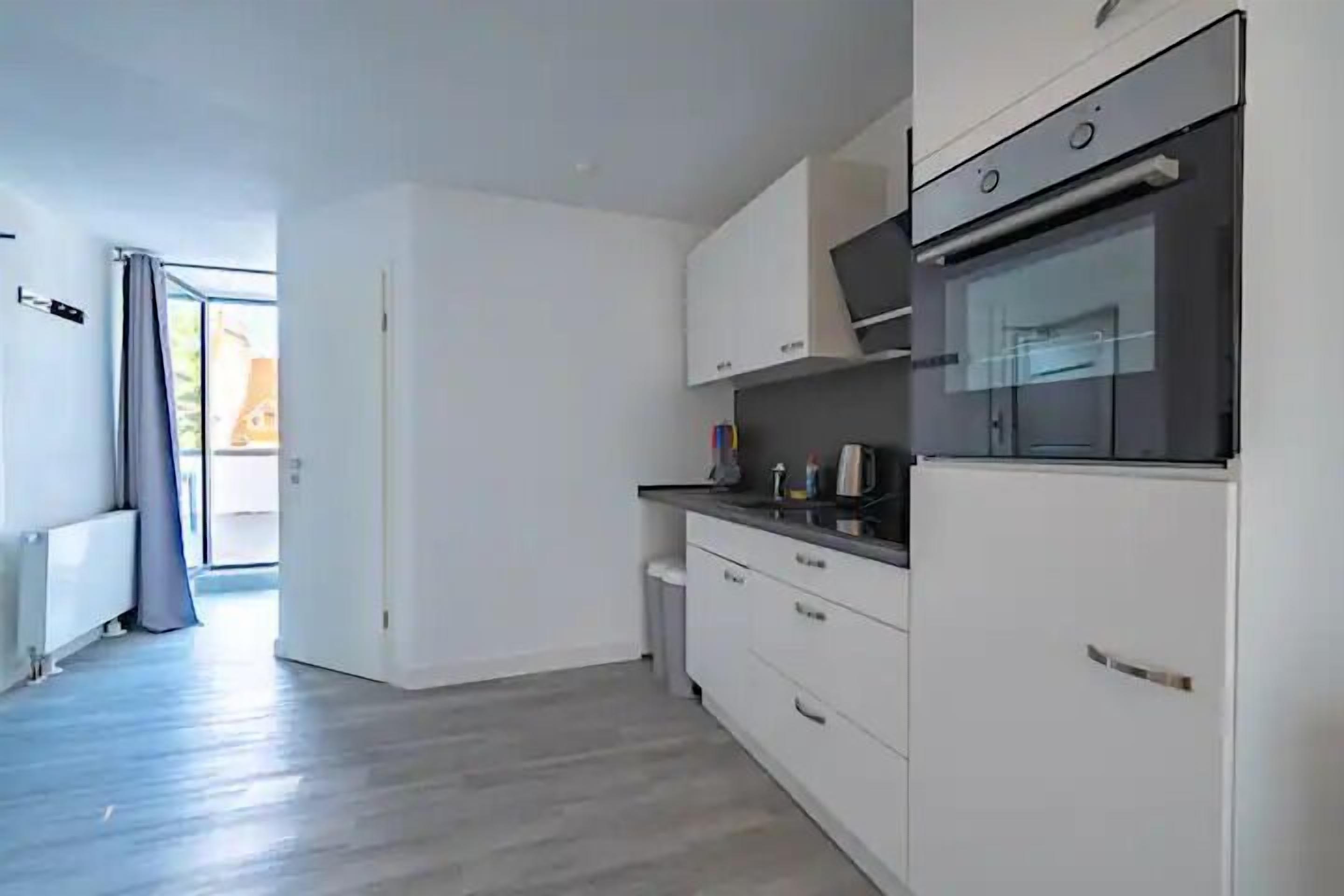 Apartemen Kota | Dapur pribadi | Lemari es besar, oven, kompor, dan pemanggang roti