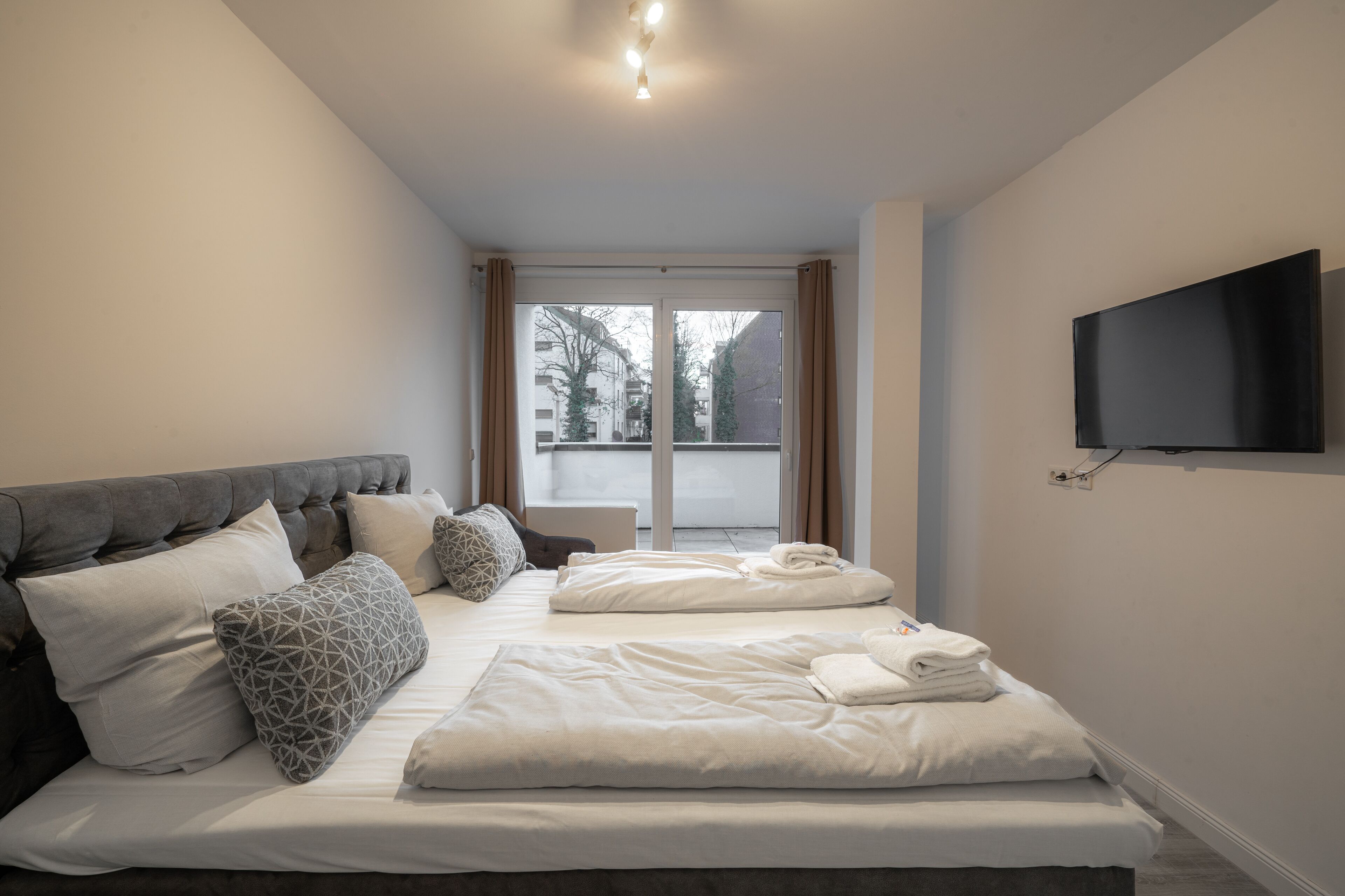 Apartamento luxo | Individualmente mobiliados, escrivaninha