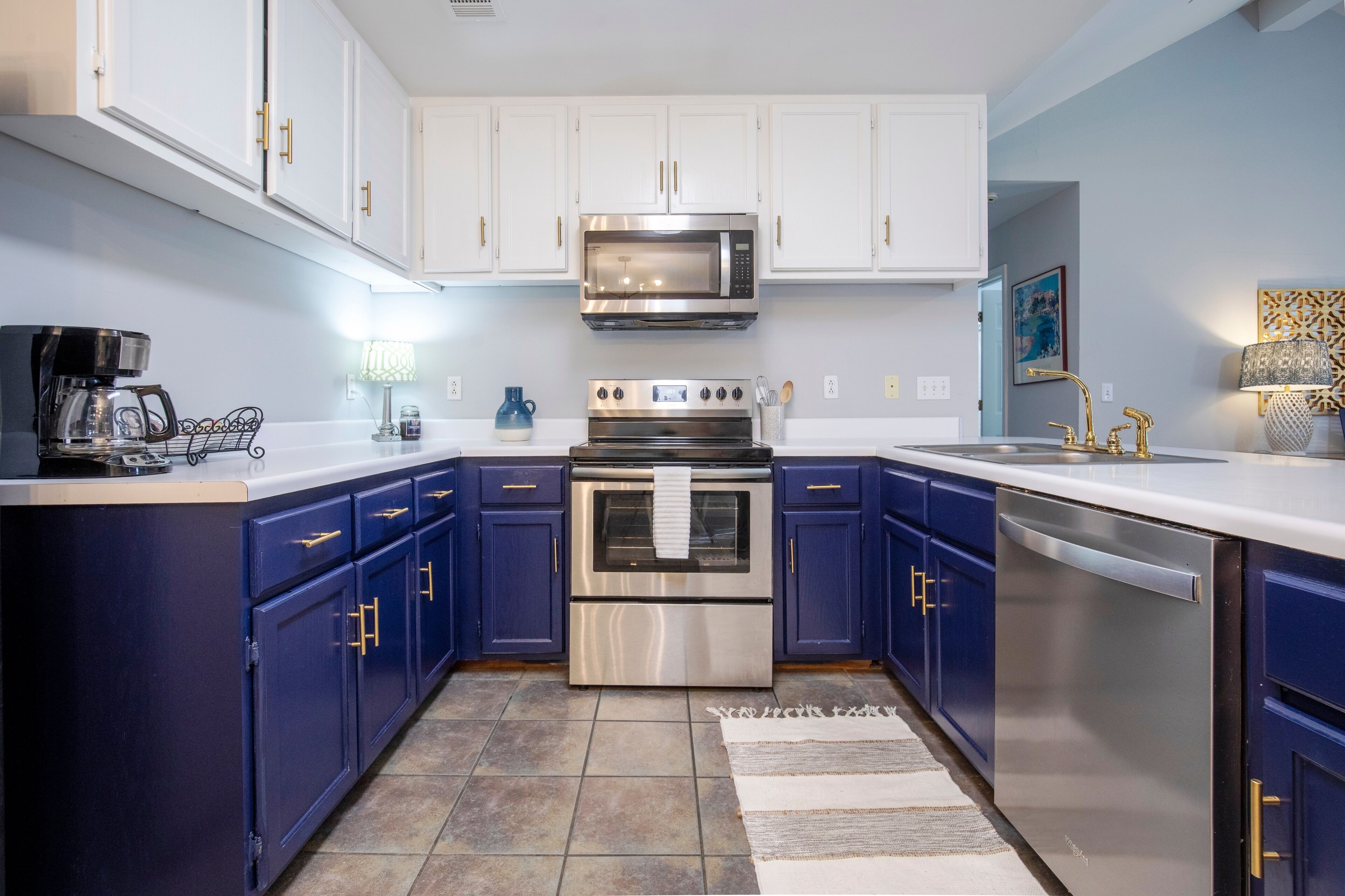 ثلاجة، ميكروويف، فرن، موقد طهي مسطح