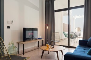 Anoor 210 | Oppholdsområde | En 52-tommers smart-TV med kabel-kanaler samt strømmetjenester