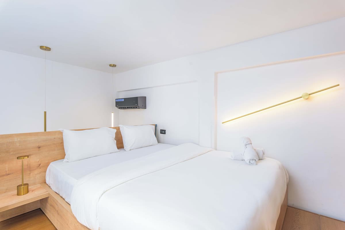 Comfort Studio, 1 Double Bed, Non Smoking, City View | 1 bedroom, premium bedding, minibar, individually decorated