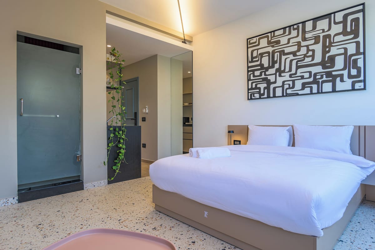 Anoor 301 | 1 bedroom, premium bedding, minibar, individually decorated