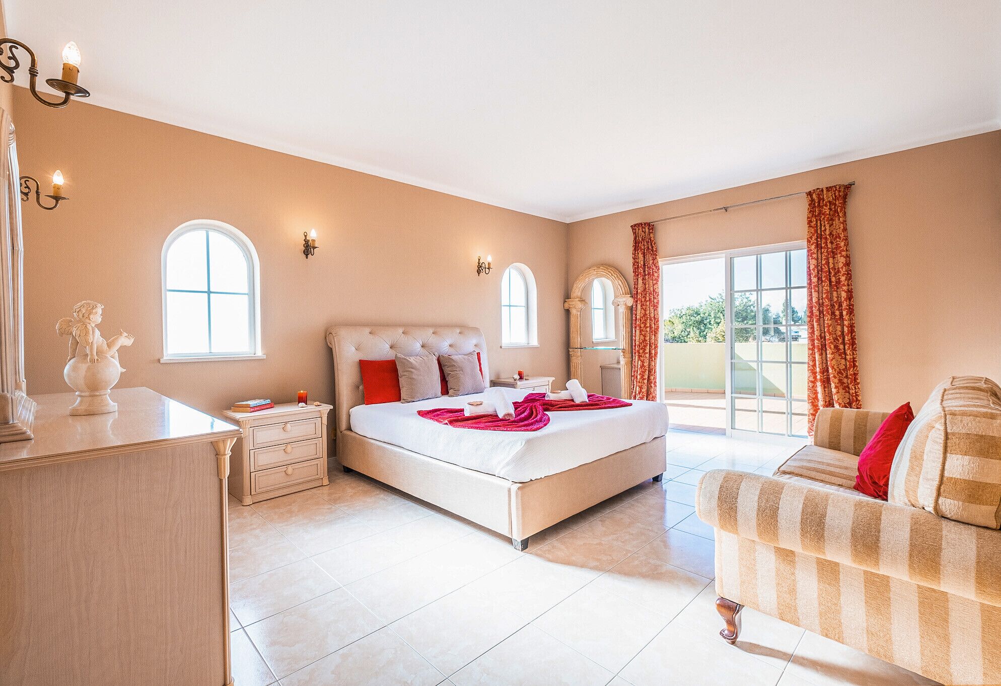 4 bedrooms, in-room safe, iron/ironing board, free WiFi