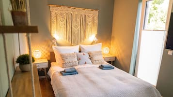 2 Schlafzimmer, Schreibtisch, schallisolierte Zimmer, Reisekinderbett