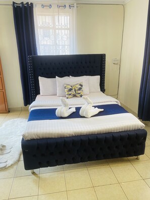 4 bedrooms, iron/ironing board, WiFi, bed sheets - Lefad-4Bedrooms own compound, serene town house in Milimani(0715511970) (Kisumu)