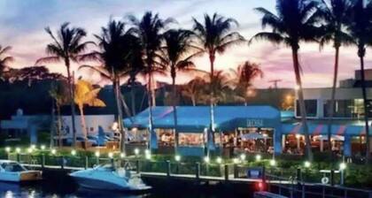 Coastal villas 4BR heated pool close to downtown GOLF CART