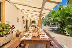 Outdoor dining