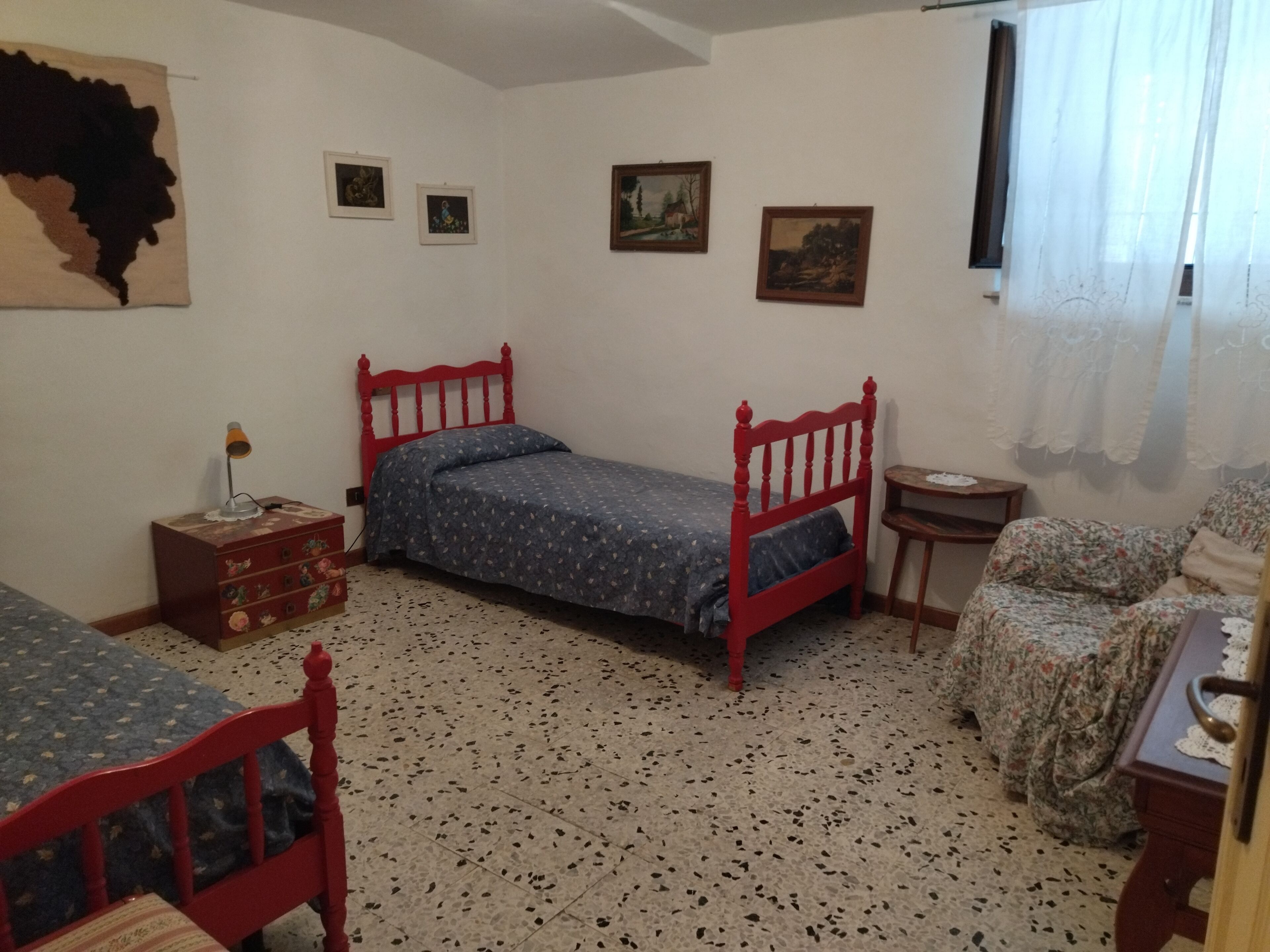 2 Schlafzimmer, Schreibtisch, Bügeleisen/Bügelbrett, Reisekinderbett