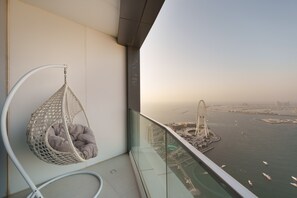 Balcony - Maison Privee - Lavish Apt w/ Stellar Ocean Views in Address JBR (Dubai)