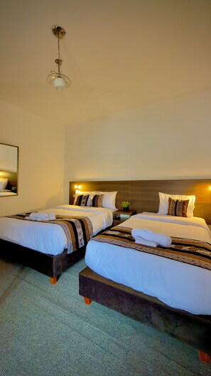 Ropa de cama de alta calidad, escritorio, wifi gratis y ropa de cama 
