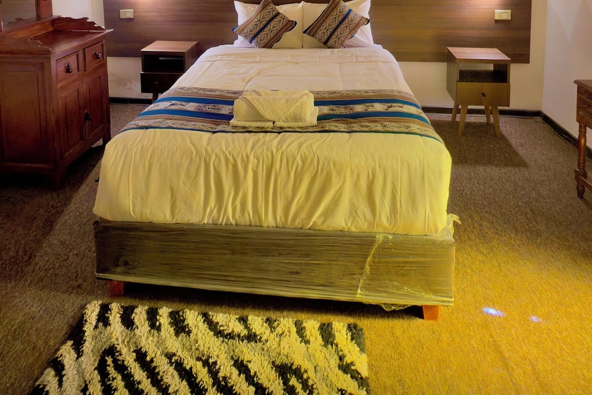 Classic Room | Desk, free WiFi, bed sheets