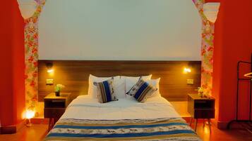 Ropa de cama de alta calidad, escritorio, wifi gratis y ropa de cama