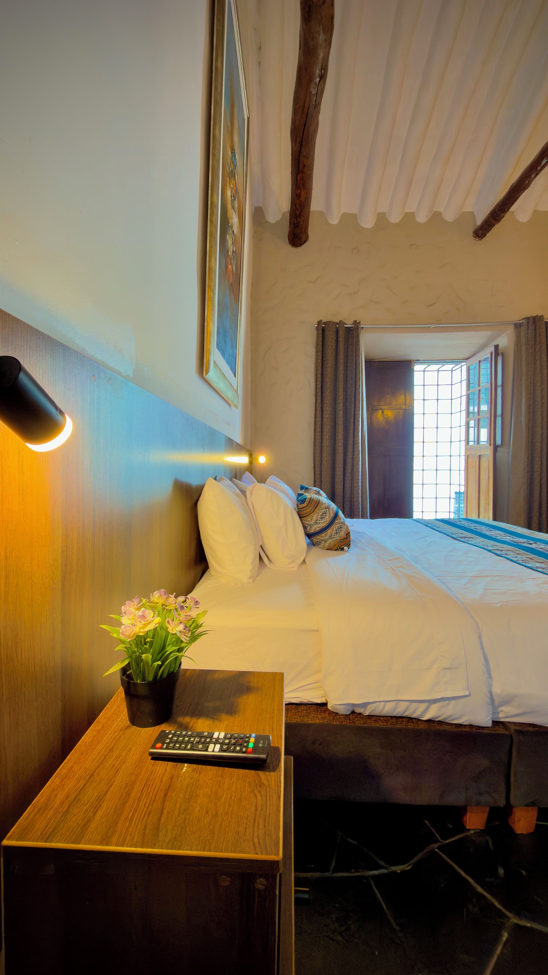 Desk, free WiFi, bed sheets