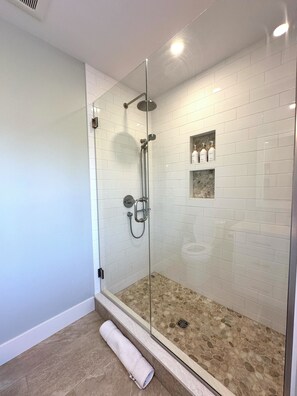 Shower, hair dryer, towels, toilet paper