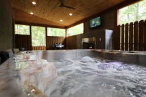 Indoor spa tub