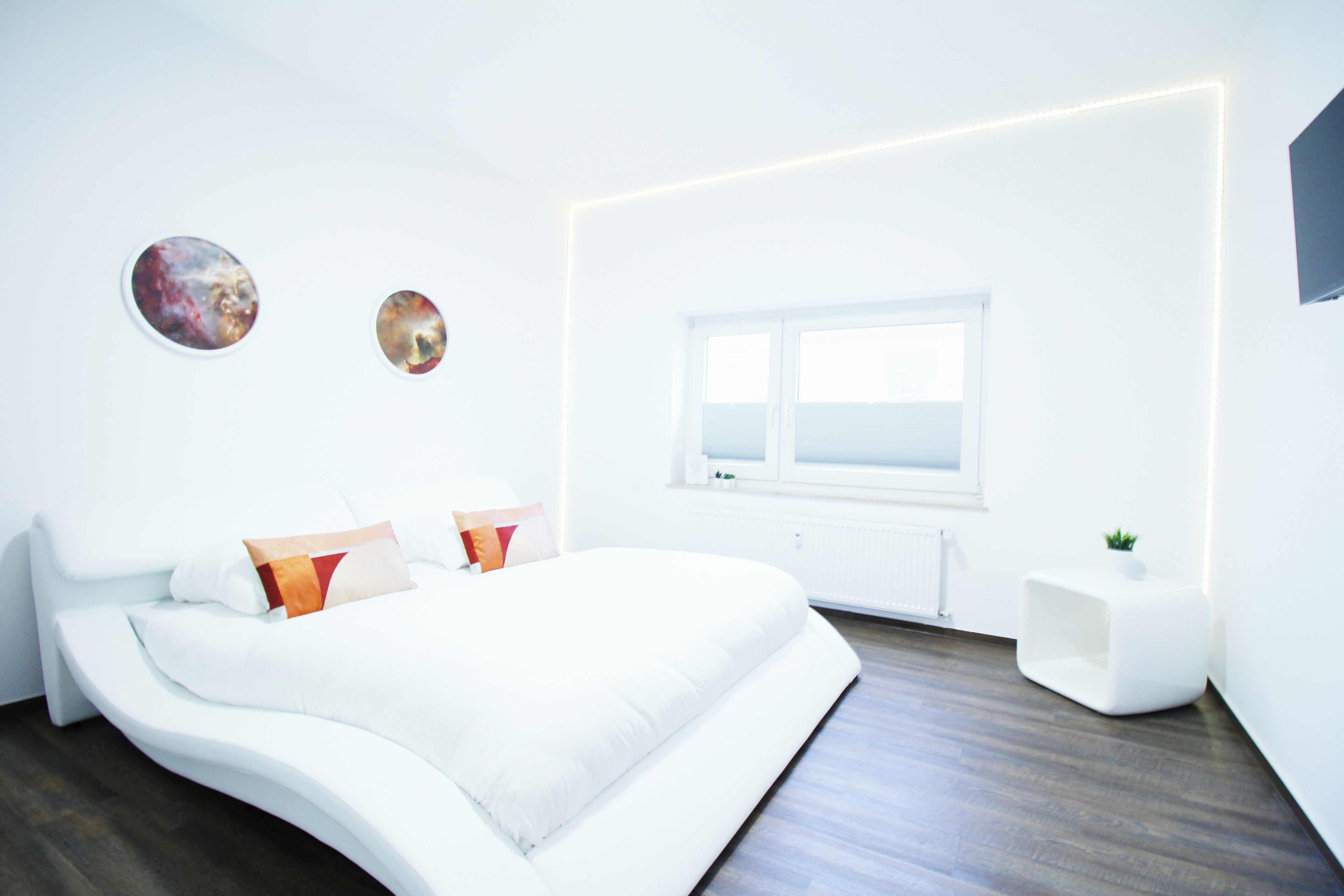 2 Schlafzimmer, Zimmersafe, Schreibtisch, Bügeleisen/Bügelbrett