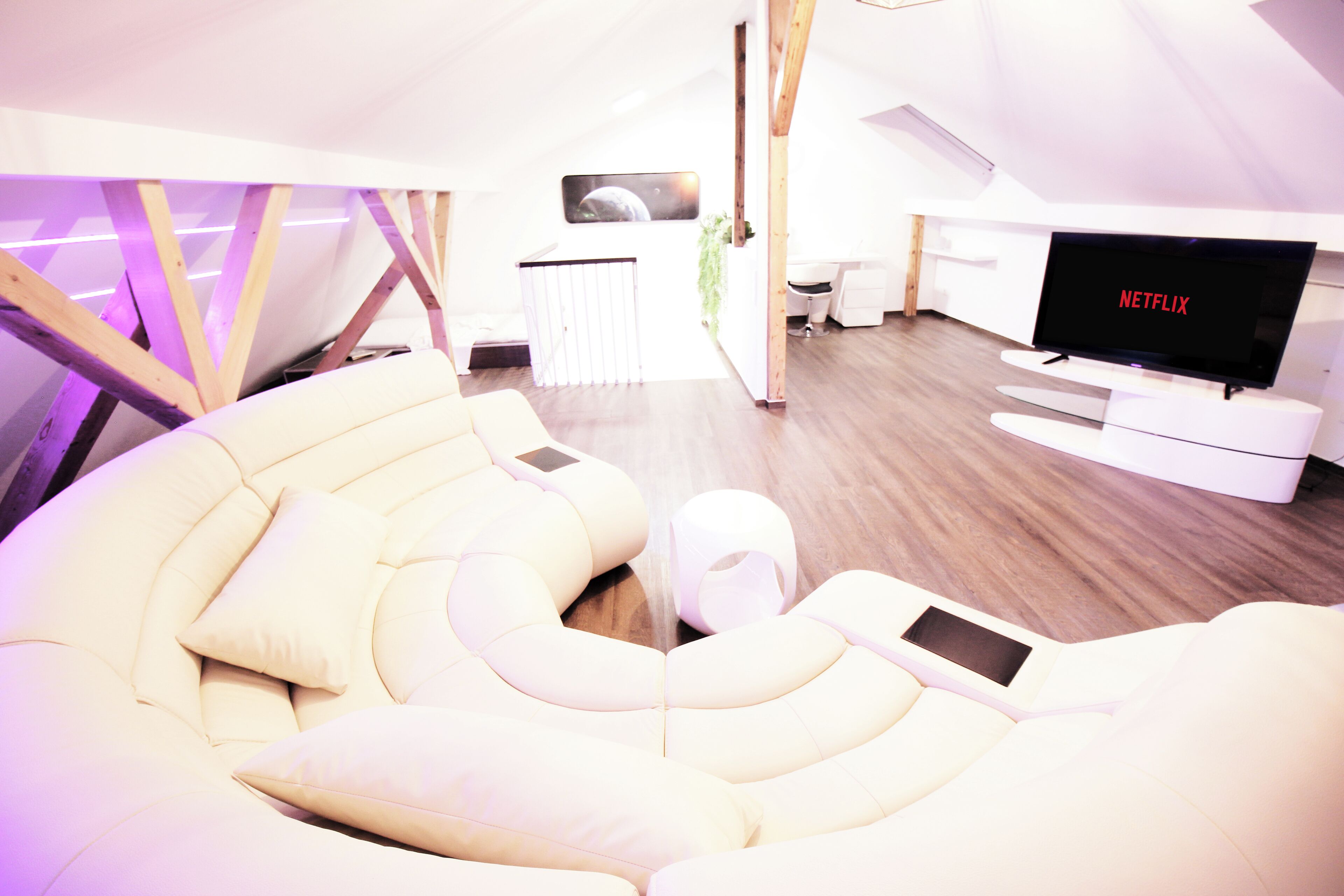 2 Schlafzimmer, Zimmersafe, Schreibtisch, Bügeleisen/Bügelbrett