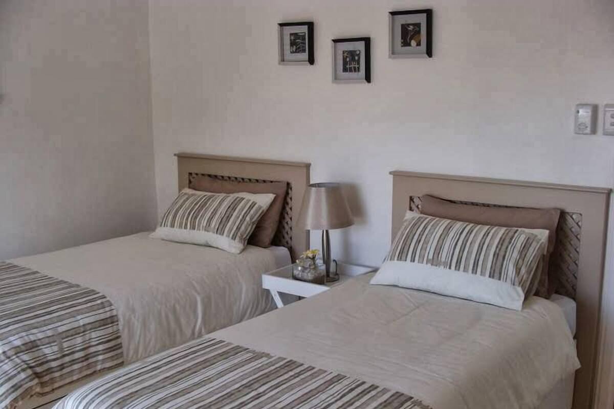 Deluxe Twin Room, 2 Single Beds, Mountain View