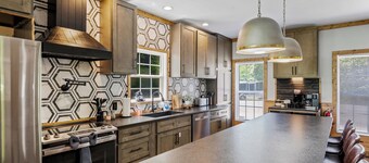 BOOK NOW: Free Dinner & Dollywood with Your Stay + Pool, Pickleball, Gym Access!