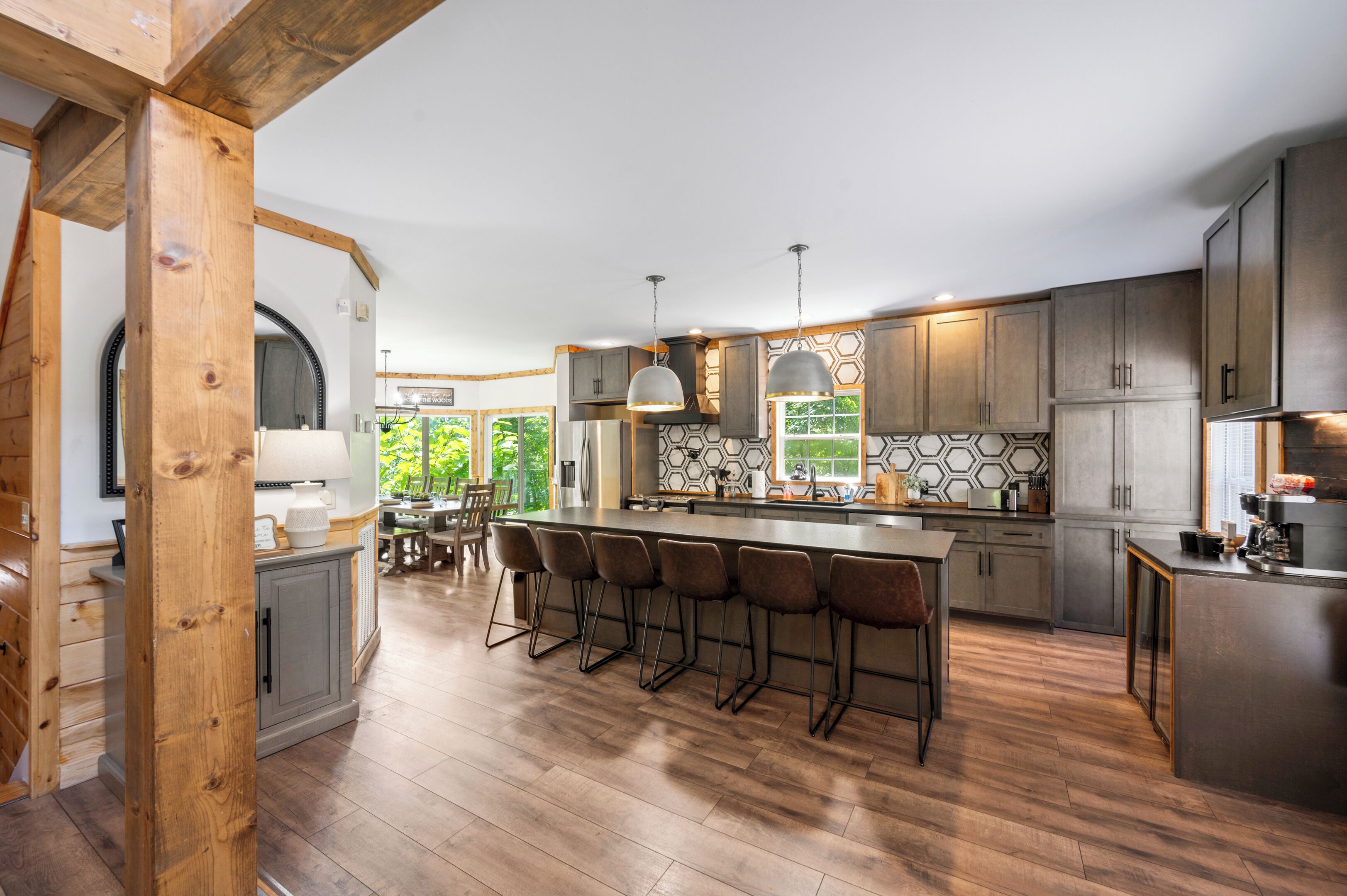 冷蔵庫、電子レンジ、オーブン、コンロ