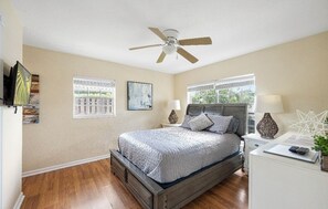 2 bedrooms, desk, iron/ironing board, travel cot - Waterfront-2BDR/2BTH -4 mins to the Beach+ Kayaks (Pompano Beach)