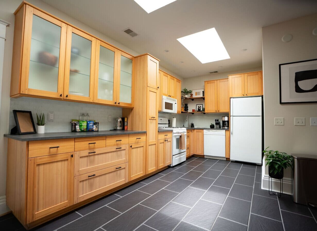 冰箱、微波炉、烤箱、炉灶