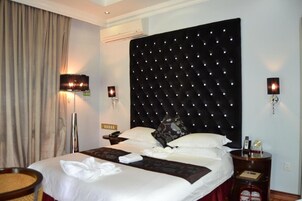 Executive Double or Twin Room | Premium bedding, down comforters, pillowtop beds, desk