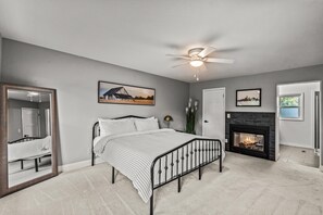 3 bedrooms, desk, iron/ironing board, travel cot