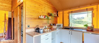 The Owls Hollow - UK45297