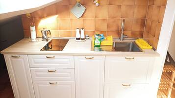 Fridge, microwave, stovetop, coffee/tea maker