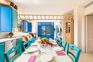 Villa | Cuisine privée | Batterie de cuisine, vaisselle et ustensiles