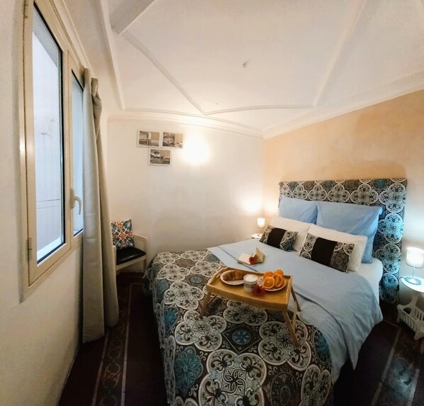 1 Schlafzimmer, Schreibtisch, Bügeleisen/Bügelbrett, Reisekinderbett