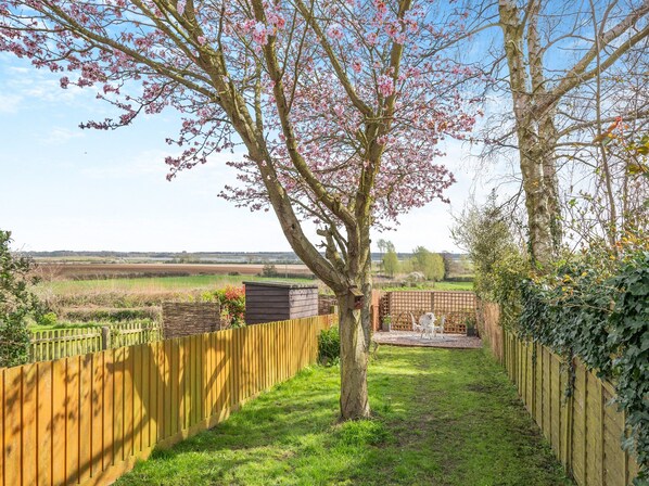 Property grounds - A humble, cute country cottage with views over the river. (Ipswich)