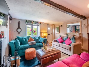 Fireplace - A humble, cute country cottage with views over the river. (Ipswich)