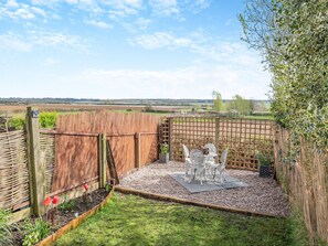 Terrace/patio - A humble, cute country cottage with views over the river. (Ipswich)