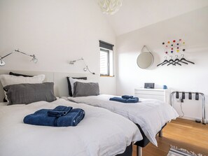 3 bedrooms, free WiFi, bed sheets