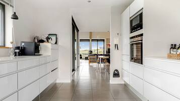 Lave-vaisselle, chaise haute