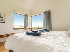 3 bedrooms, free WiFi, bed sheets