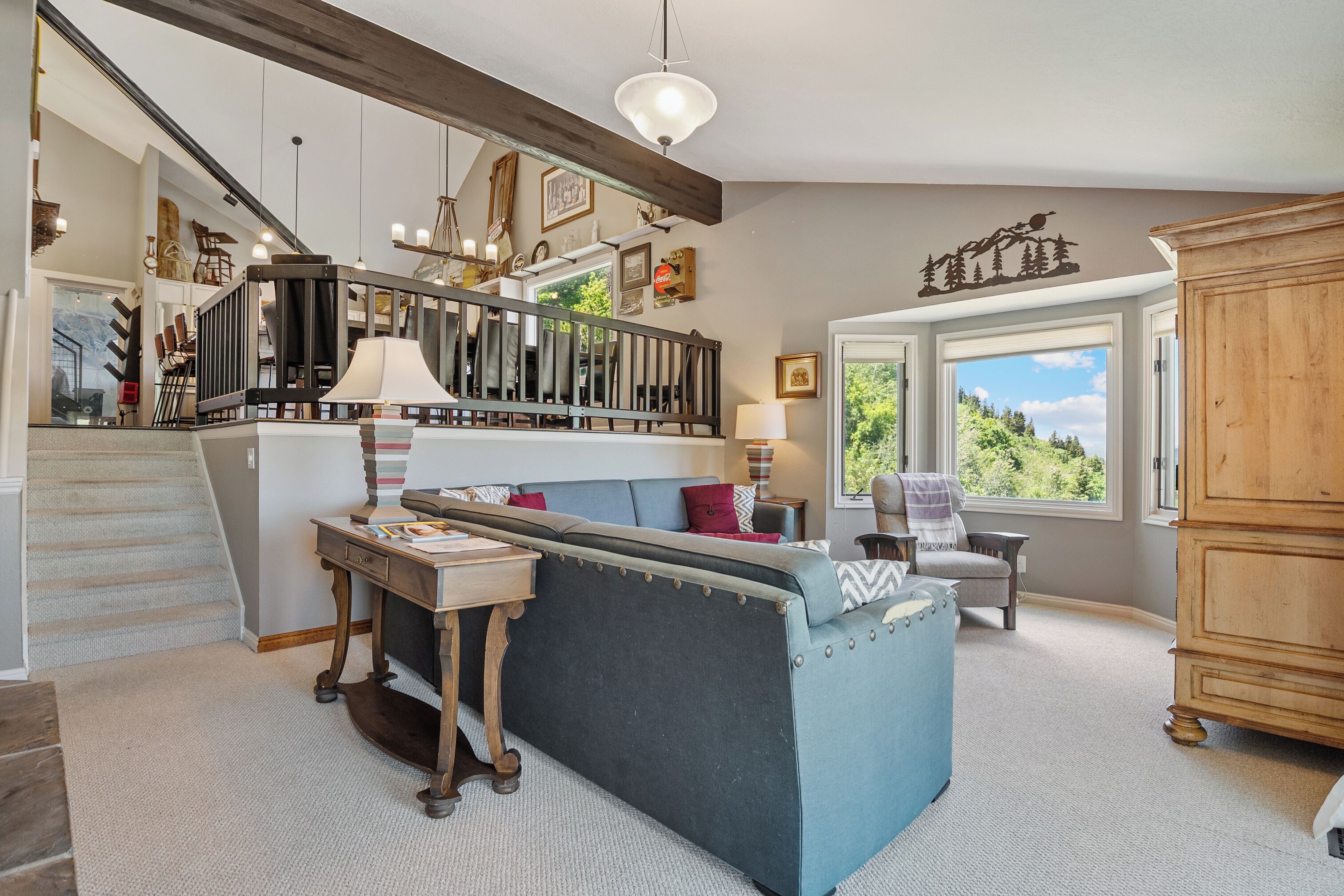 40-inch flat-screen TV with digital channels, fireplace