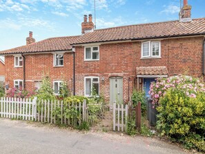 Exterior - Heartwarming Cottage (Wickham Market)